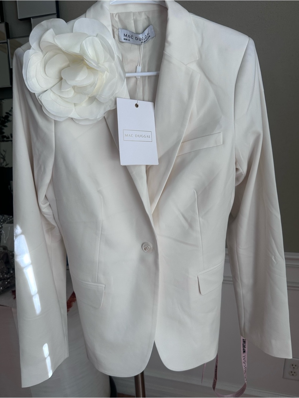 Mac Duggal Cream Single-Button Tailored Blazer with Floral Accent